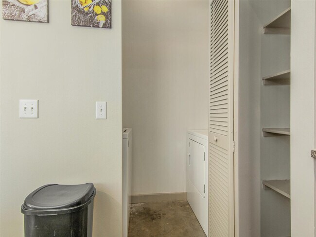 Building Photo - 2344 Camden Dr