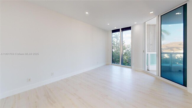 Building Photo - 21050 NE 38th Ave