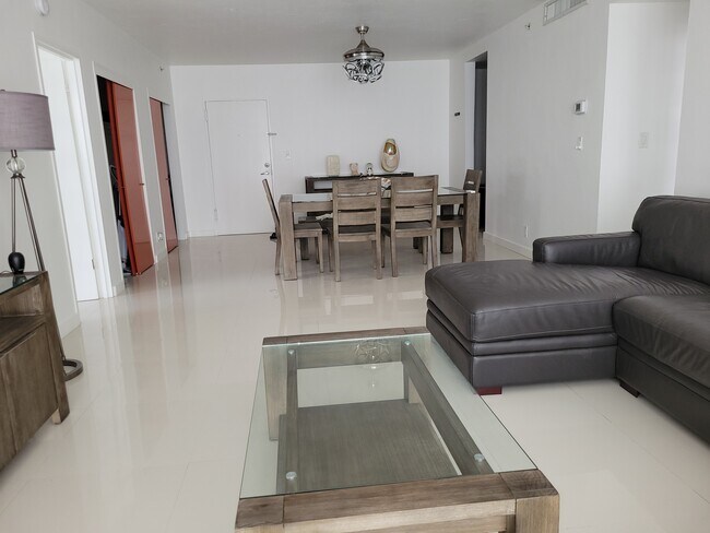 Building Photo - 3001 S Ocean Dr