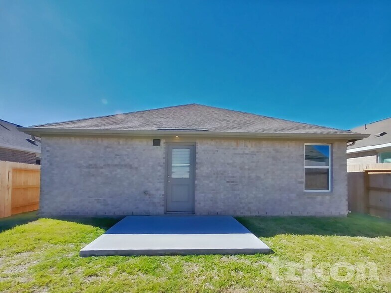 Building Photo - 3060 Dawn Sound Dr