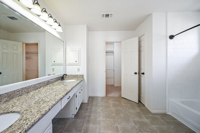 Building Photo - 2914 Silent Dr