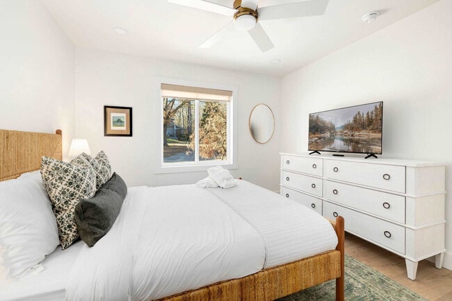 Building Photo - 89 Mayfair Dr