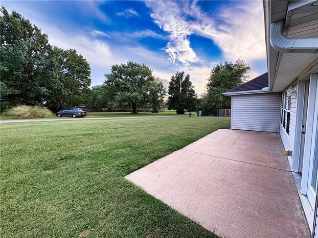 Building Photo - 1284 N Cannondale Dr