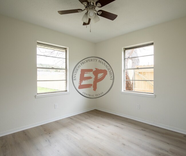 Building Photo - 117 Shirley Dr