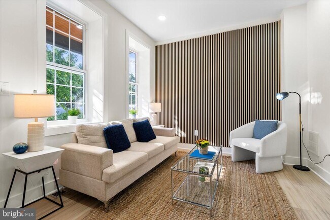 Building Photo - 1129 8th St NE