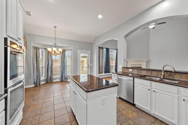 Building Photo - 2501 Lakewood Ct