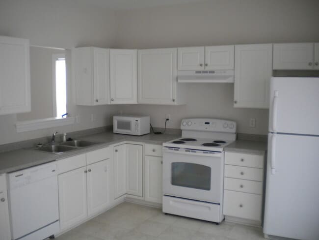 Building Photo - 4 Bedroom house in Brightwood area at a great price!