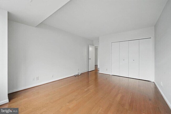 Building Photo - 1805 Crystal Dr