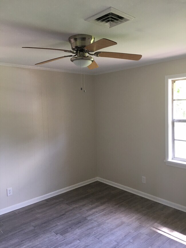 Building Photo - 2404 Spencer Ave