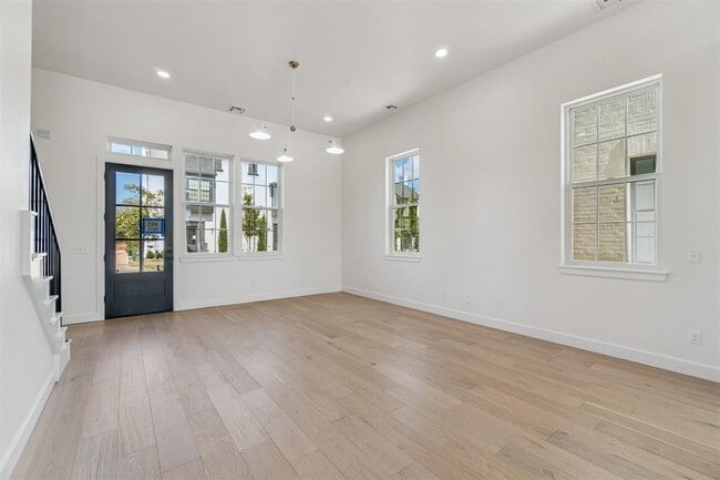 Building Photo - 18814 Selah Wy