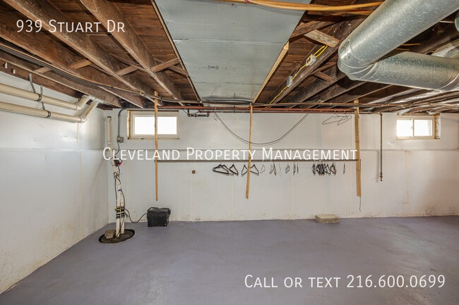 Building Photo - 939 Stuart Dr