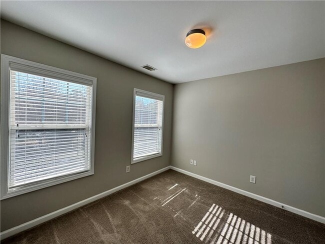 Building Photo - 2403 Walnut Tree Ln