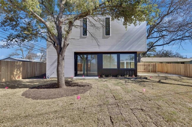 Building Photo - 1804 Sylvan Dr
