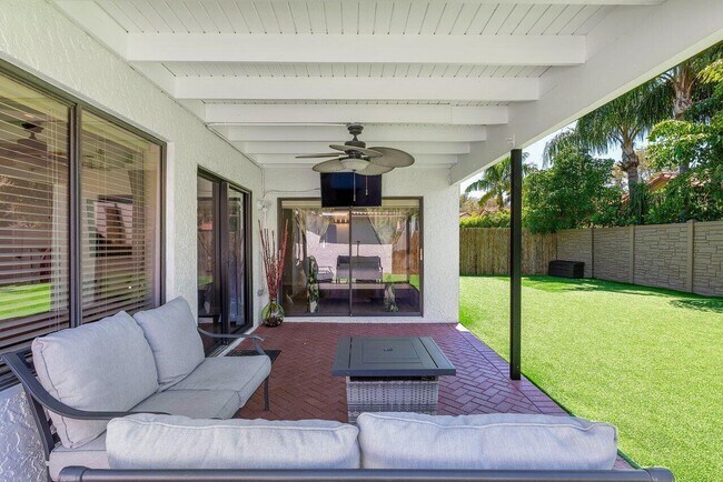 Building Photo - 10581 Mendocino Ln