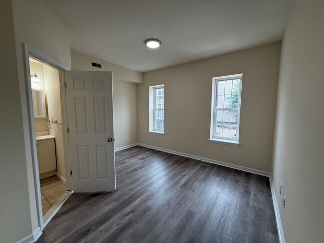 Building Photo - Modern New Luxury Temple Apartments