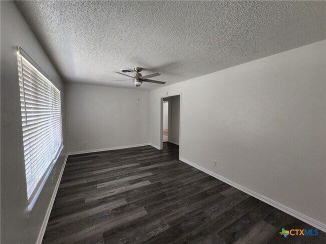 Building Photo - 1700 Estelle Ave