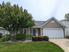 Building Photo - Spacious 3-Bedroom Ranch with Private Mast...