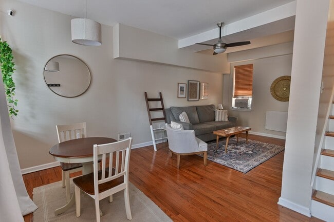 Building Photo - Beautiful 3 Bedroom on Vine St