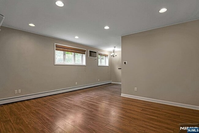 Building Photo - 31 Home Pl
