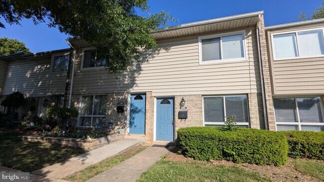 Building Photo - 2206 Gingell Pl
