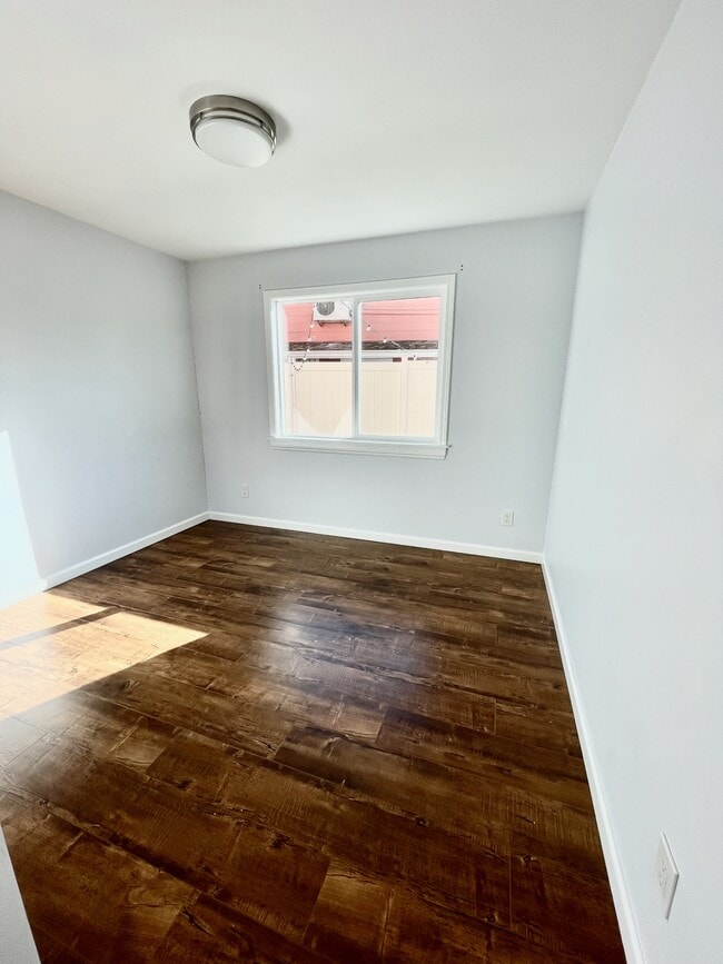 Building Photo - 1310 Maalahi St