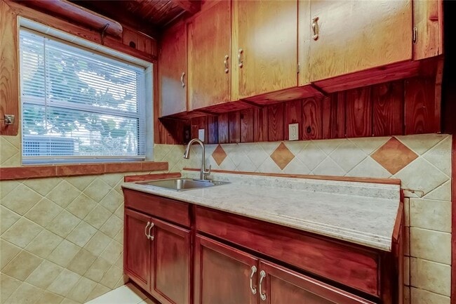 Building Photo - 14056 Marguerite Dr