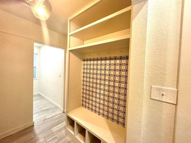 Building Photo - Updated 3 Bed / 2 Bath home with Single Car Garage in Farmington