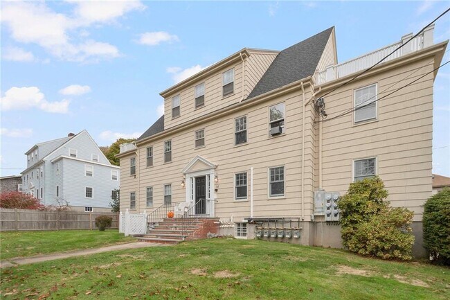 Building Photo - 118 Ruggles Ave