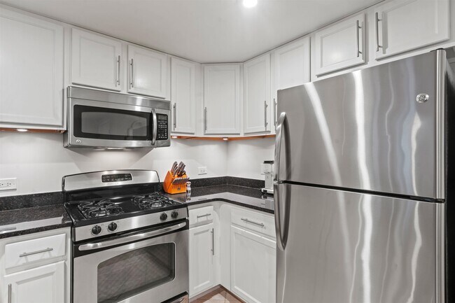 Building Photo - 4301 Park Ave