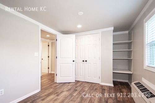Building Photo - 211 N Iowa St