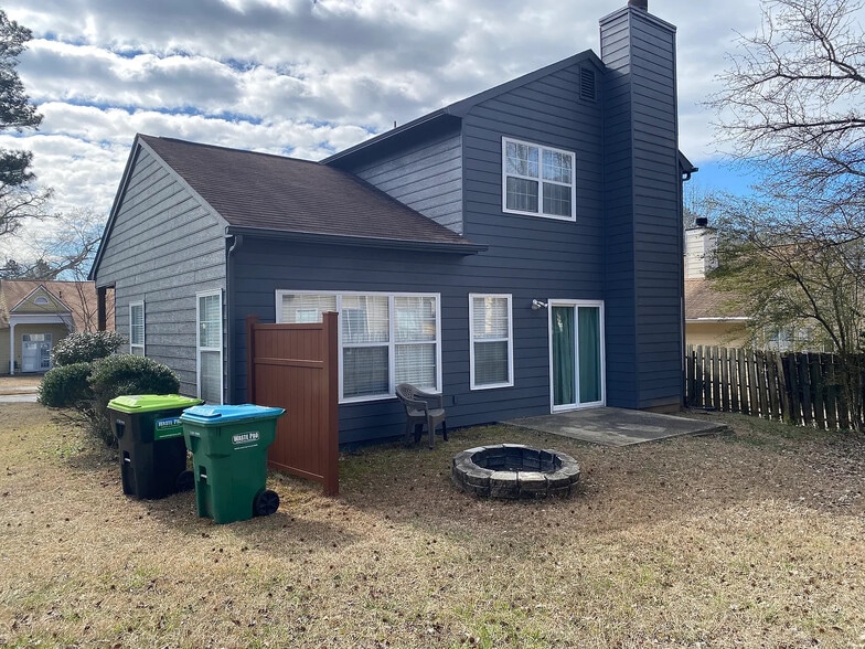 Building Photo - Room in House on Parkside Dr