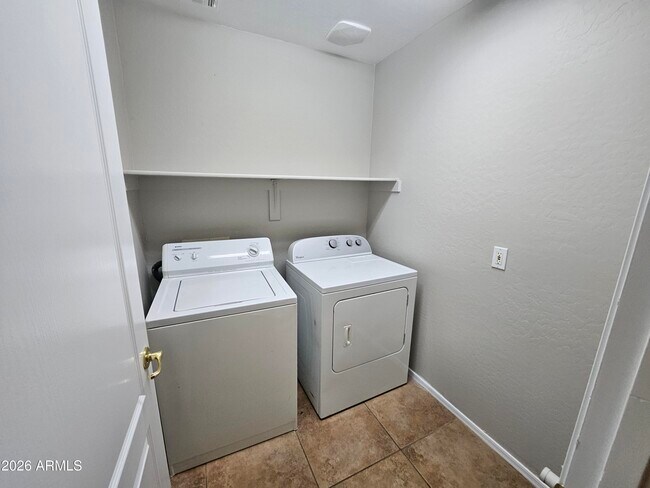 Building Photo - 43826 W Lindgren Dr