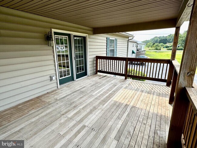 Building Photo - 531 W Penn Ave