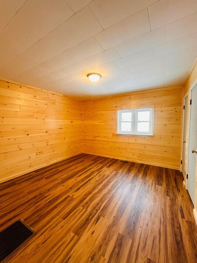 Building Photo - Village of West Carthage 3-4 Bedroom / 1.5 Bath Home