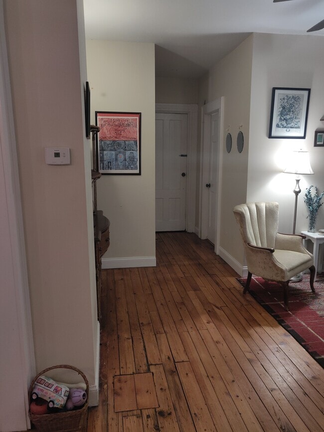 Building Photo - 76 Nash St