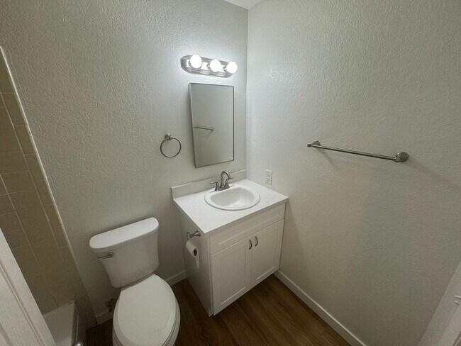 Building Photo - Lucite Lane