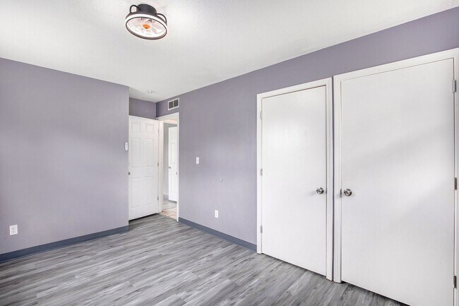 Building Photo - Beautiful 2BR/1BA Duplex in Independence!