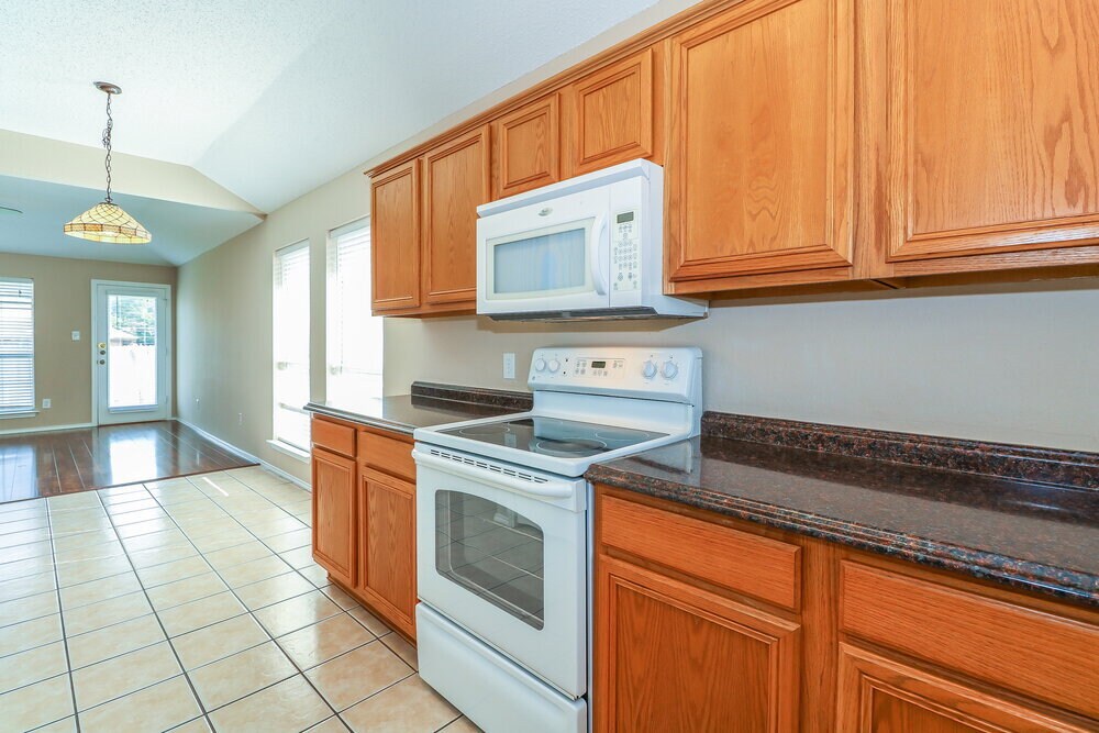 Building Photo - 6705 W Lynn Creek Dr