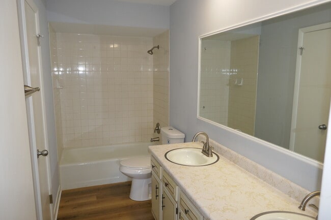 Building Photo - 22750 Valley Dr