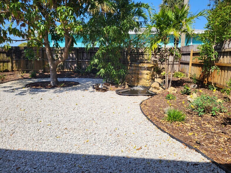 Building Photo - 1431 S Palmway