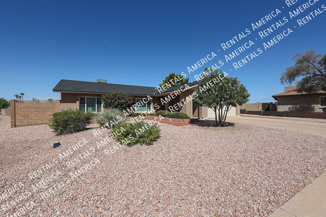 Building Photo - 1360 W Esplanade St