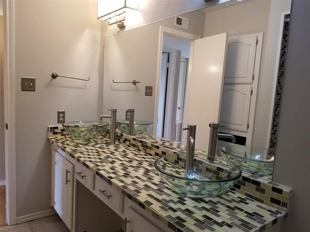 Building Photo - 1305 Clearview Dr