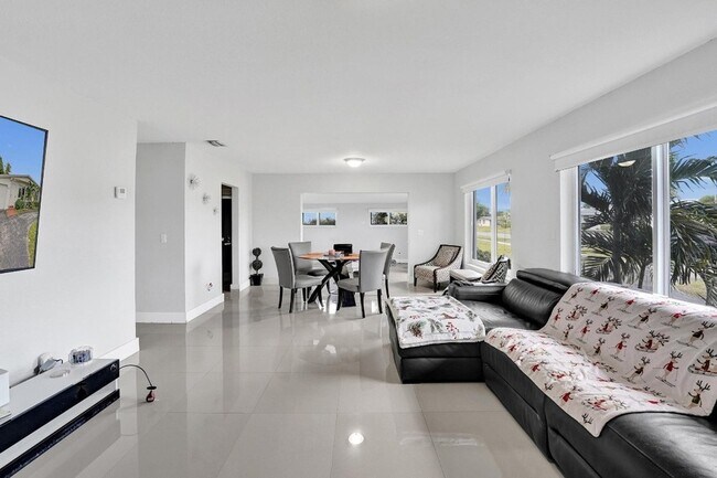 Building Photo - 3322 McKinley St