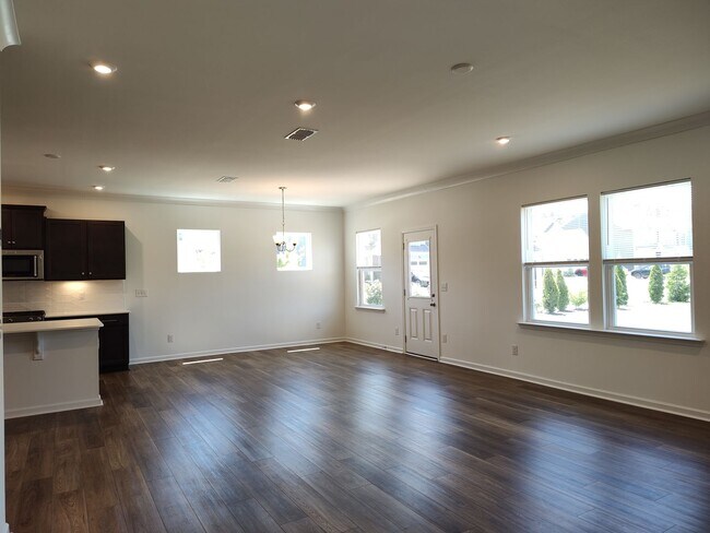 Building Photo - Move-in Ready home Located in The Parkside...
