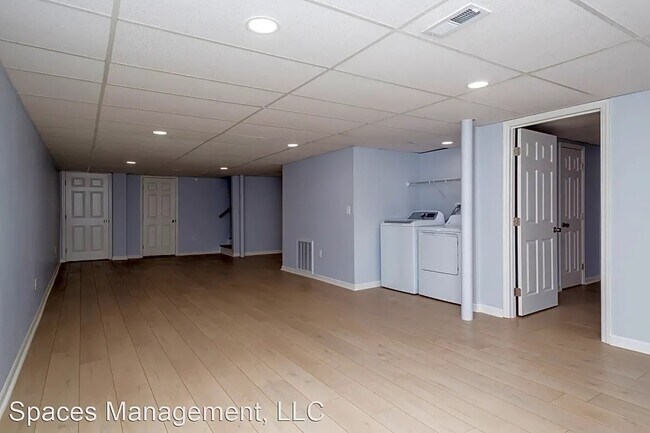 Building Photo - 7 Hickory Ln
