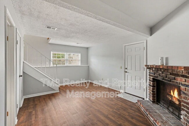 Building Photo - 1324 E 152nd Terrace
