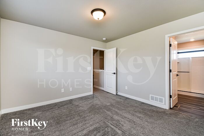Building Photo - 10093 Luneth Dr