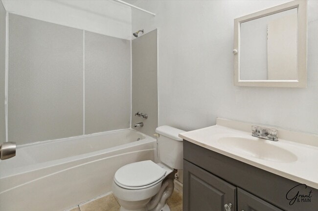 Building Photo - $1,250/month - 2 bedroom 1 bath