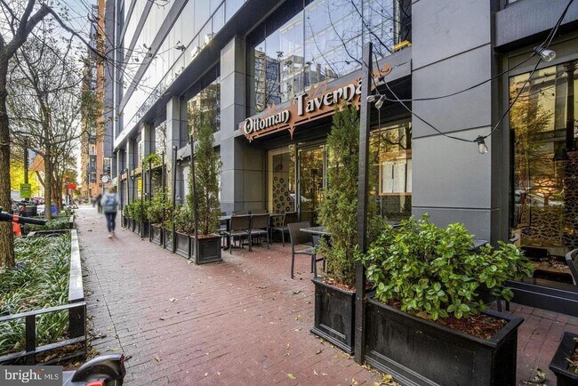 Building Photo - 811 4th St NW