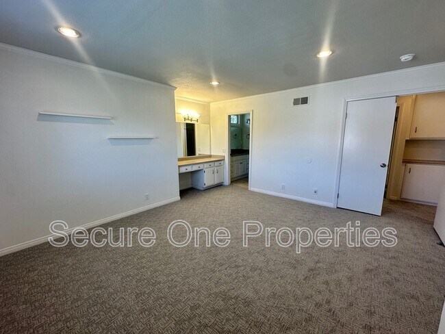 Building Photo - 248 Green Heath Pl